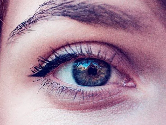 eye close up warm 640