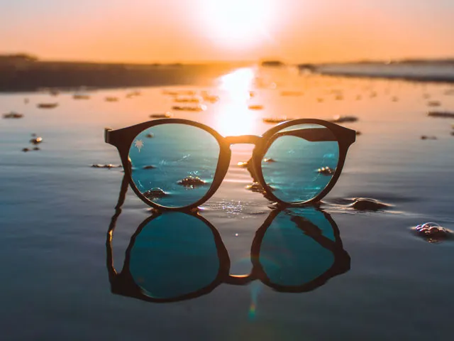 glasses sunset shore 640