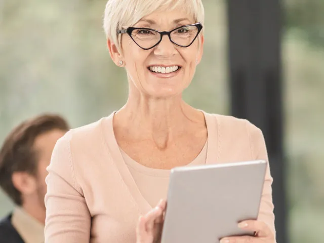 senior woman wearing eyeglasses 640