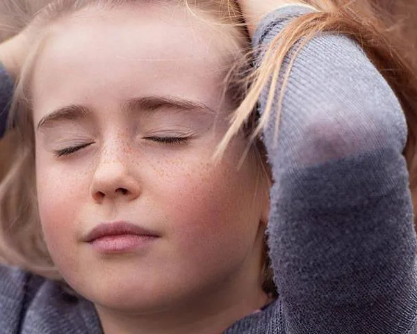 girl closing eyes